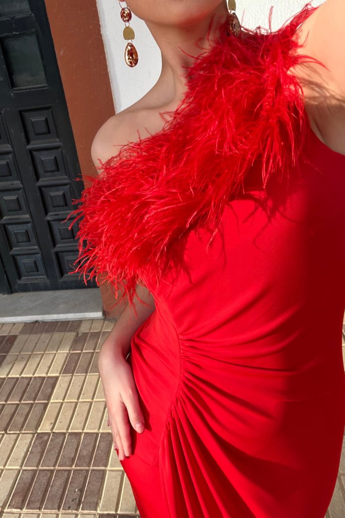 Detalle del vestido 2411 en color rojo